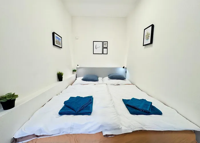 Apartment A Comfy In Smichov - Andel