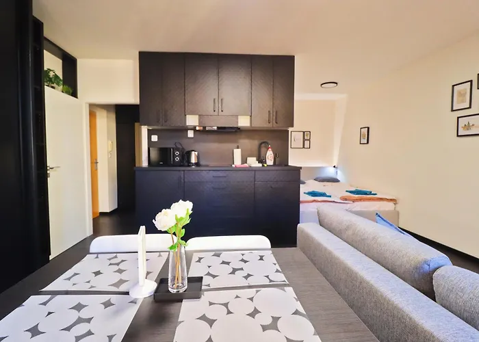 A Comfy In Smichov - Andel Apartment *