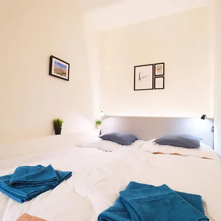 Apartment A Comfy In Smichov - Andel *