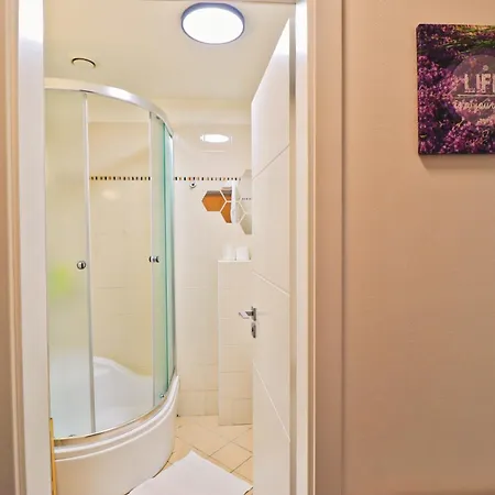 아파트 A Comfy In Smichov - Andel *