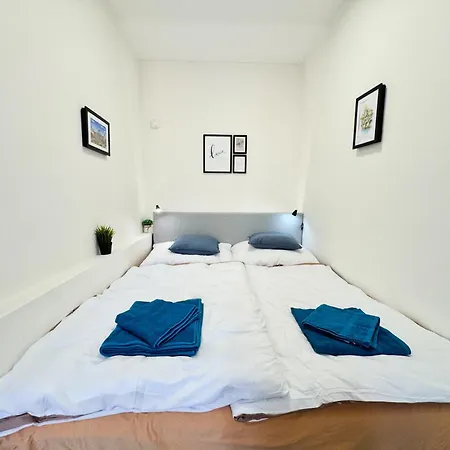 아파트 A Comfy In Smichov - Andel